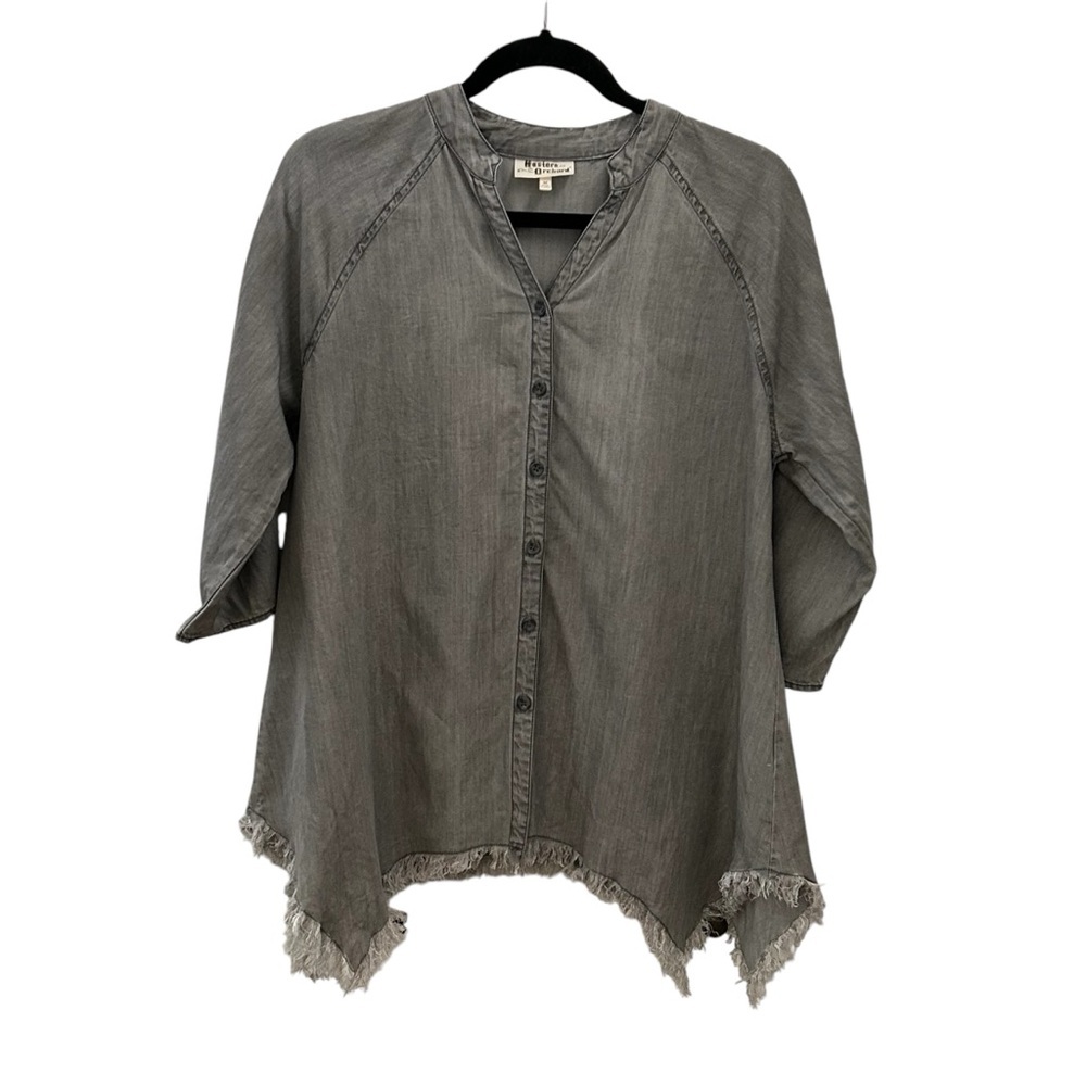 Hester & Orchard Grey button Down Shirt w/roll Tab Sleeves Raw Edge Hemline Sz M
